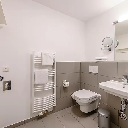 Deichhaeuser Anna Kueste Deichhaeuser Anna Kueste 1-24 דירה